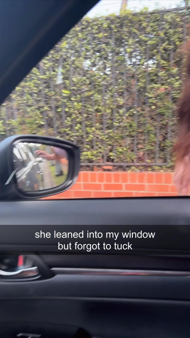 She leaned into my window and caught me off guard 😭